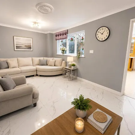 Cozy House 4bhk Near Blanchardstown *