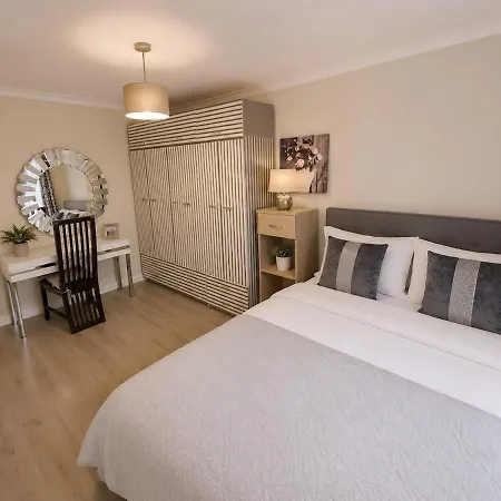 Cozy House 4bhk Near Blanchardstown *