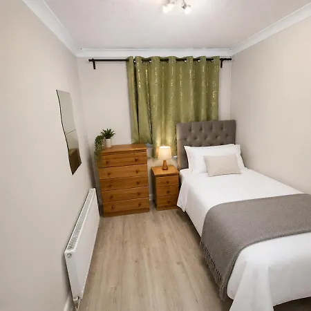 בית נופש Cozy House 4bhk Near Blanchardstown דבלין