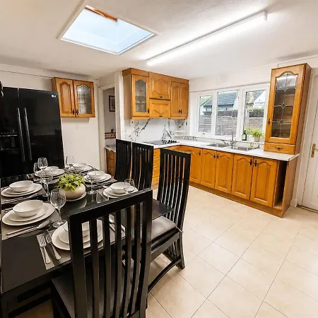 Cozy House 4bhk Near Blanchardstown * דבלין